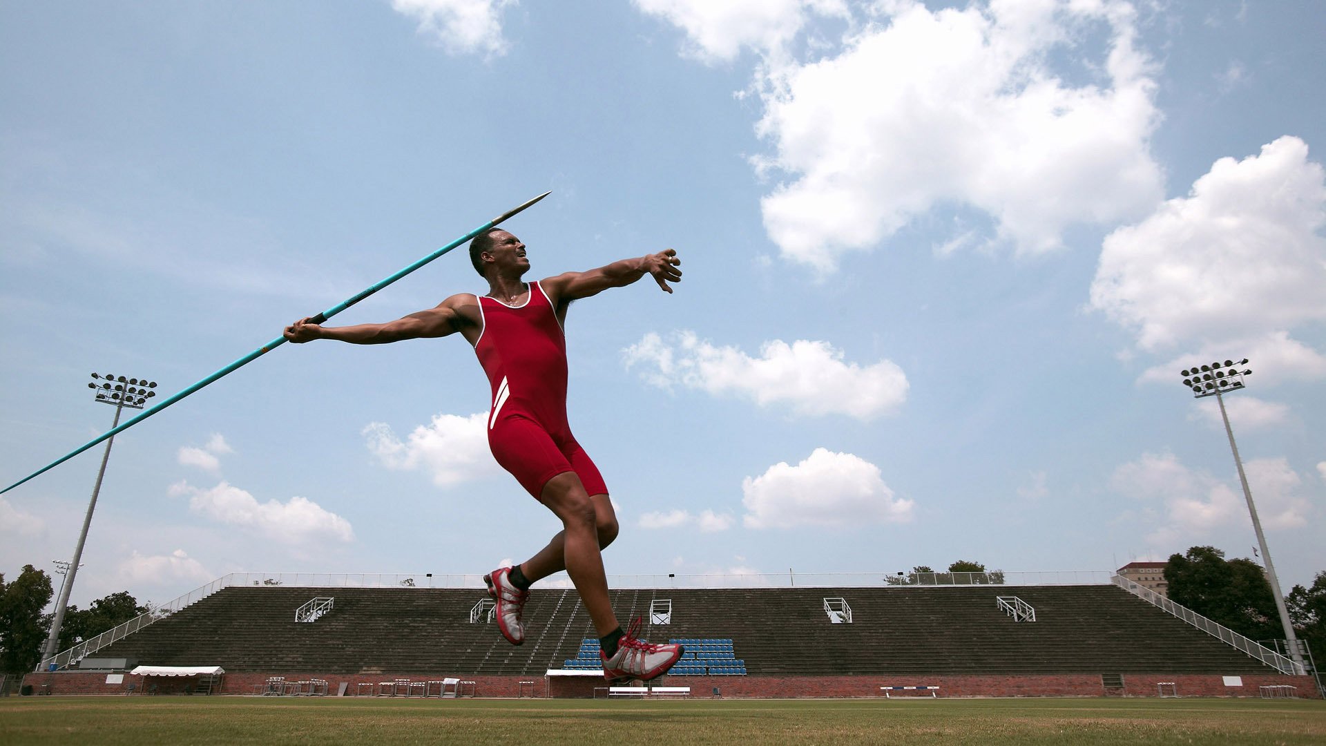 巴西骑手安娜·卡塔琳娜在巴黎奥运会障碍赛中获得铜牌，表现出色。