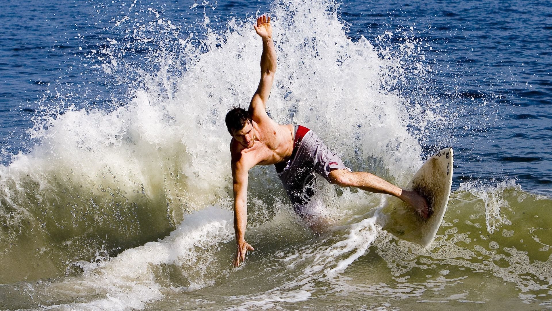 足球电视栏目入驻主流媒体平台，足球电视节目