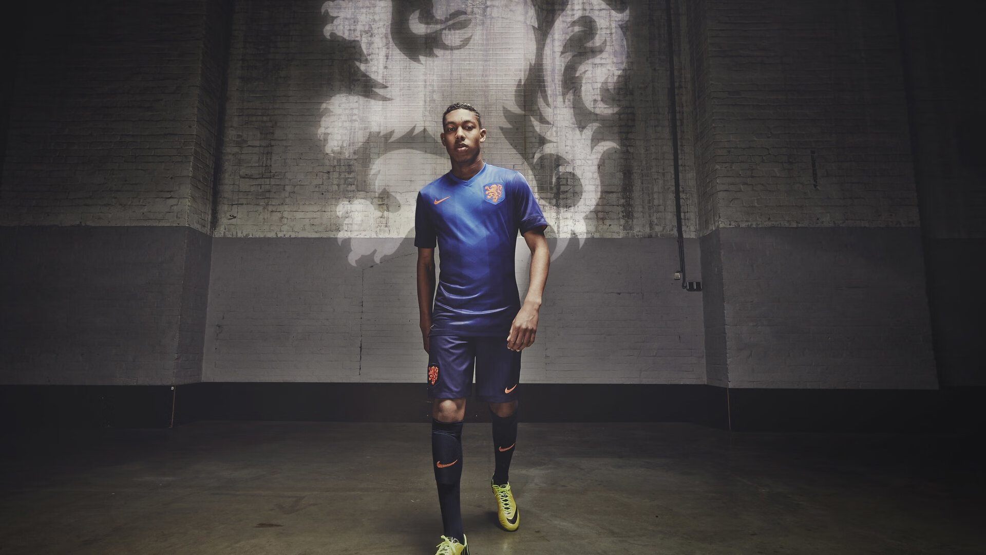 爱游戏服务-荷兰队在欧预赛比赛中意外失利，遗憾未能晋级，荷兰队欧洲杯预测